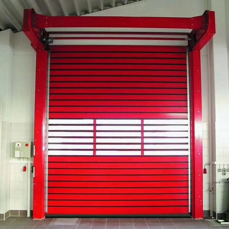 人们在购快速卷帘门的时候，往往先会选择生产厂家的，这是因为在他们的意识里，如果是专业的厂家，其产品一般也是高质量的，而且价格上会优惠很多。那么在选择快速卷帘门供应商时有哪些需要注意的事项呢？感兴趣的话就赶紧来看看吧。  对于客户来说的话在选择快速卷帘门的时候都会多方面的去对比的，看看那种方式才会更好一些的。虽然说现在市面上这方面的公司还是表多的。但是在挑选的时候肯定是要掌握方法的。不然也还是很纠结的。首先，作为消费人员，我们要看公司的资质和它的年限，当你在选择骨快速卷帘门供应商的时候，他们的资质是生产经营